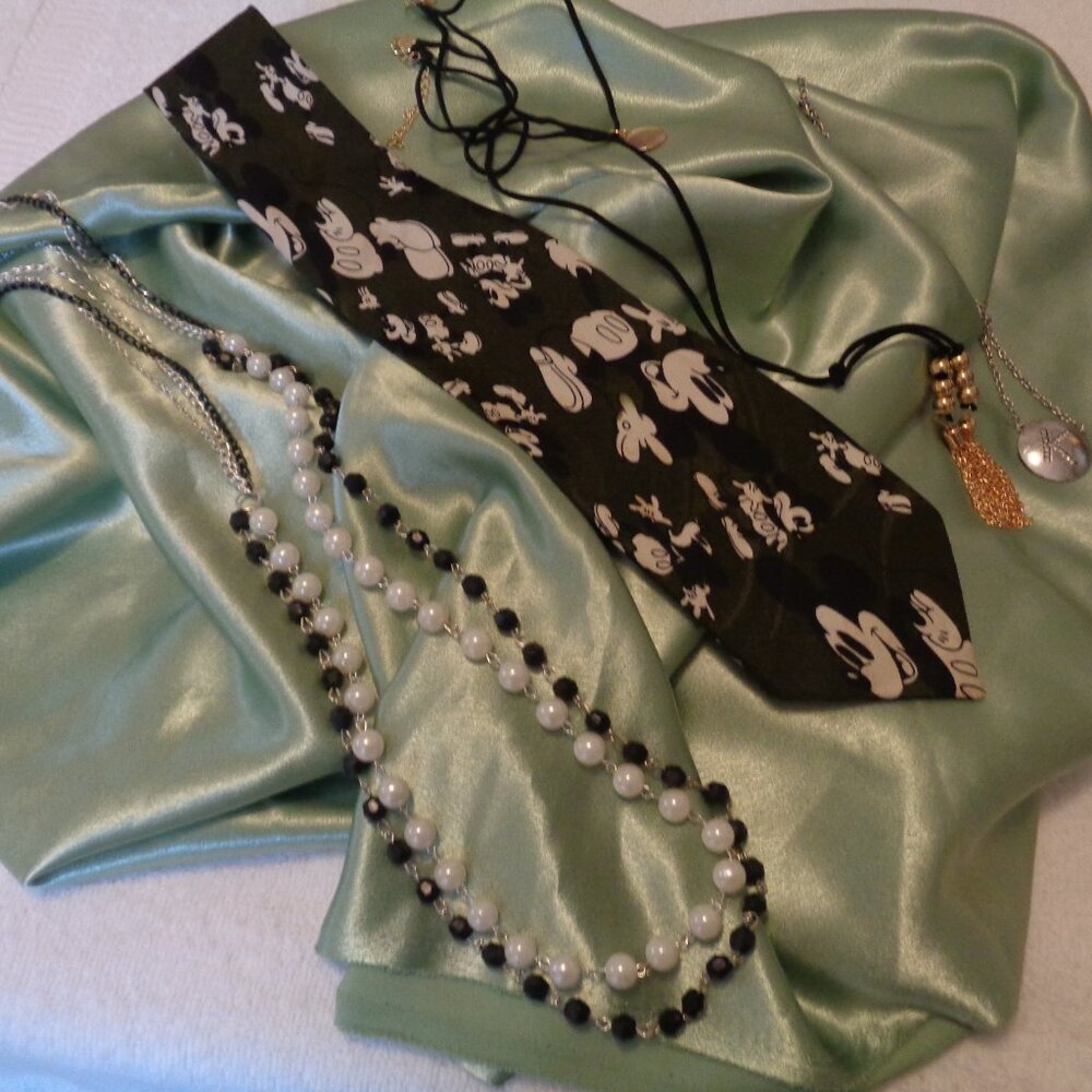 VINTAGE MICKEY TIE & 2 NEW NECKLACES MADE TO LOOK RETRO LOT